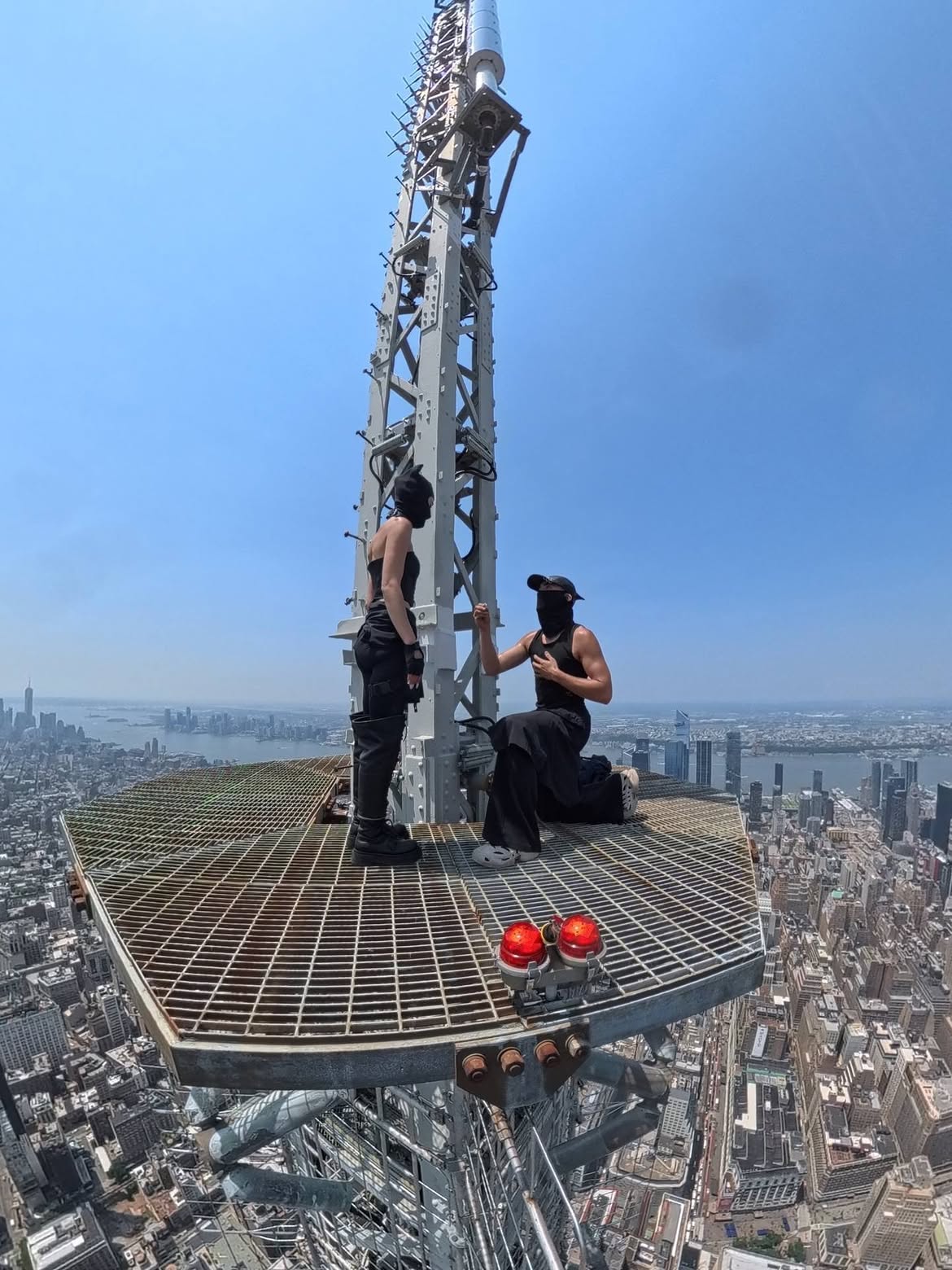 Why This Netflix Couple's Daring Proposal on the Empire State Building Has Everyone Talking