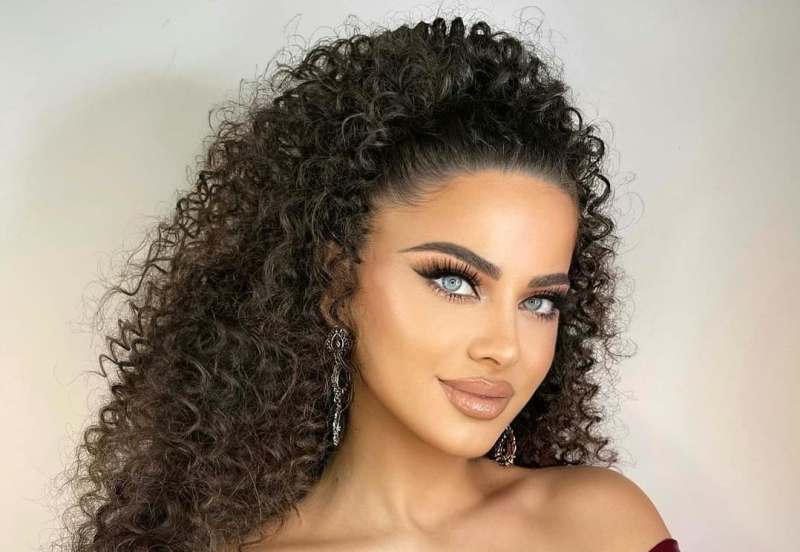 Gëzime Hamzaj Stuns in a Captivating Dress at the Magical Party