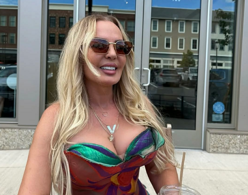 Violeta Stuns New York Streets with Bold Outfit