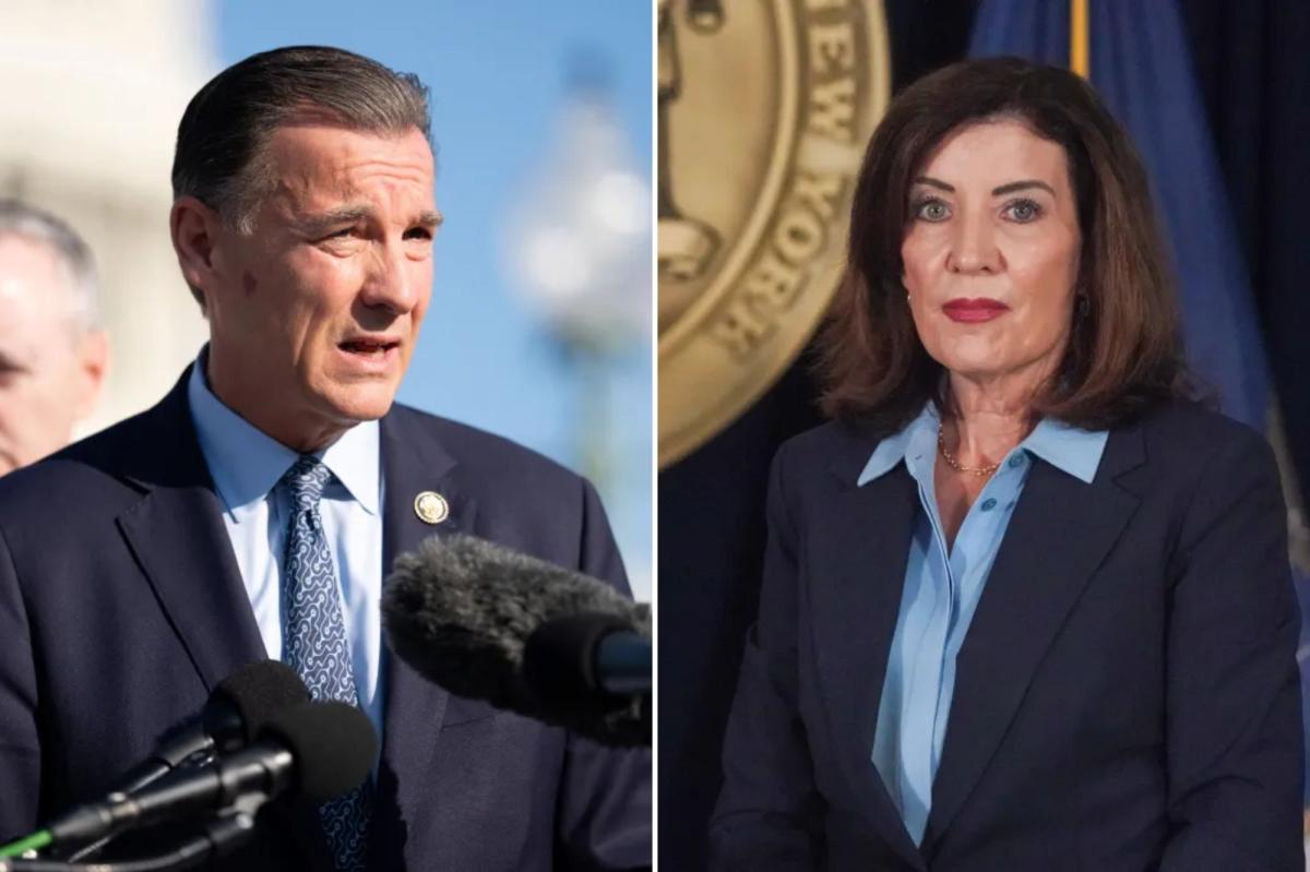 Why Are Top Democrats Distancing Themselves from Kathy Hochul?