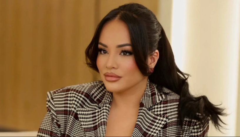 Sara's Daughter's Portrait: The Detail Everyone's Talking About