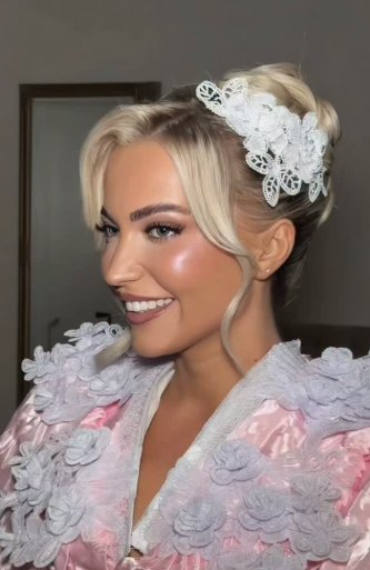Aurora's Stunning Traditional Look: What Everyone's Noticing Tonight