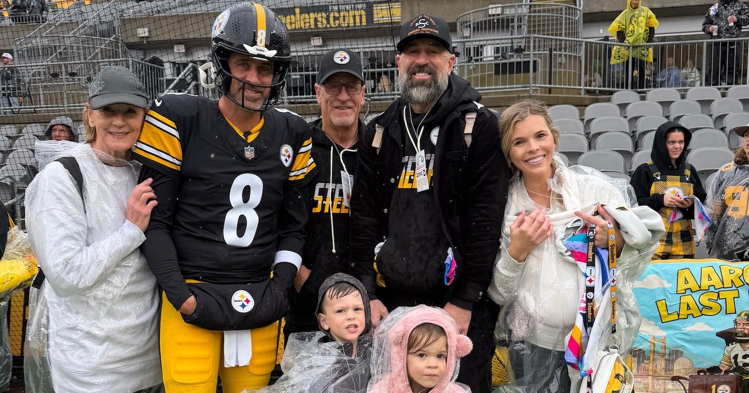 Aaron Rodgers' Family Reunion Sparks Buzz at Steelers Game