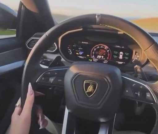 Kosovar Girl in the Spotlight: Racing a Lamborghini at Nearly 200km/h