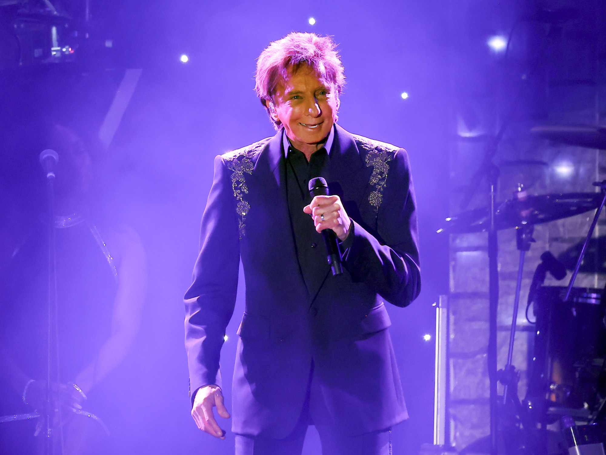 Exclusive: Barry Manilow's Concerts Delayed Due to Heartbreaking Cancer Update