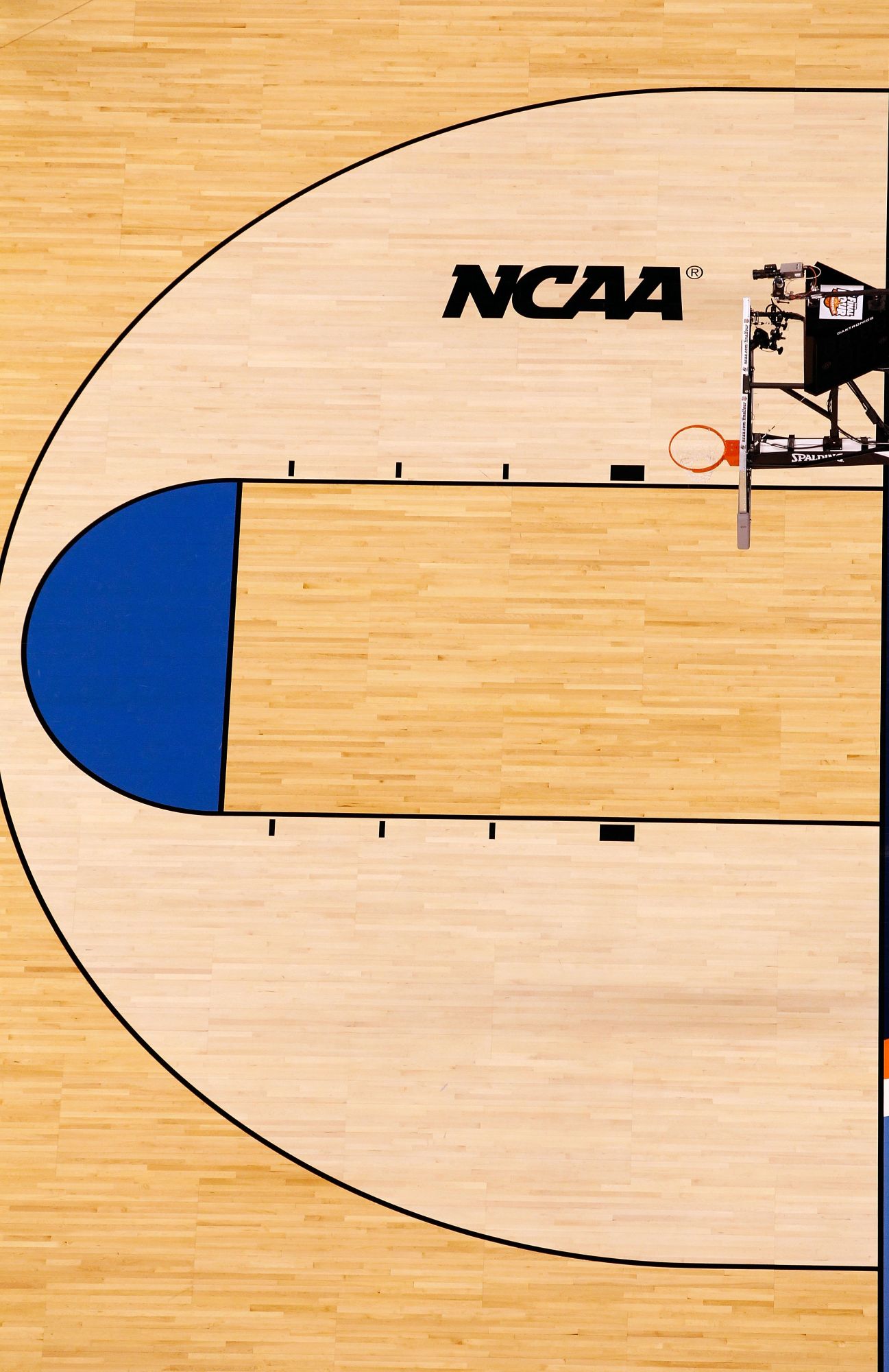 After Sinkhole Swallows Cars, Nebraska-Omaha Women's Hoops Stars Rescue Drivers