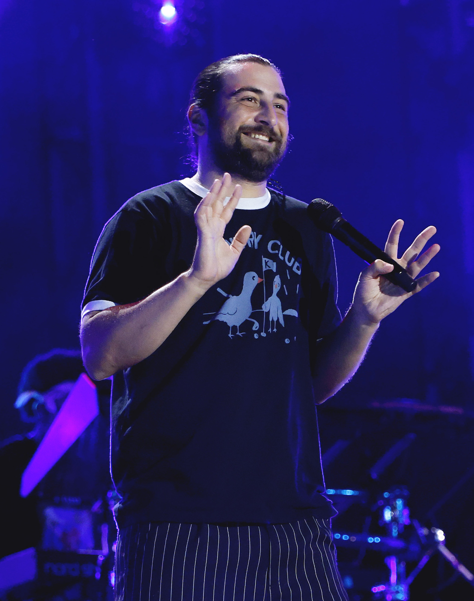 Noah Kahan's Onstage Mishap: What Really Happened?