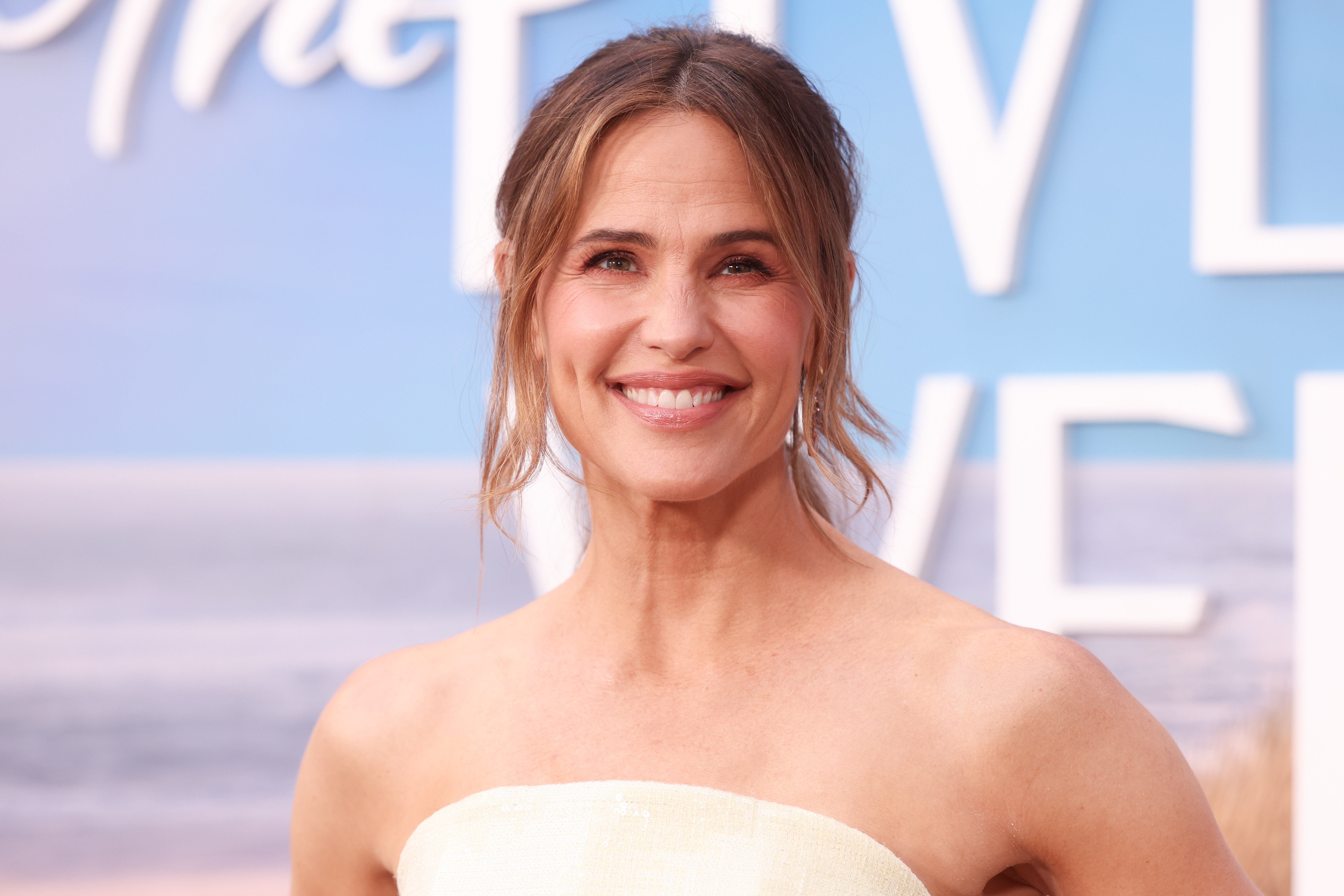 Jennifer Garner's Surprising Style Move: Why She's Saying No to Jeans
