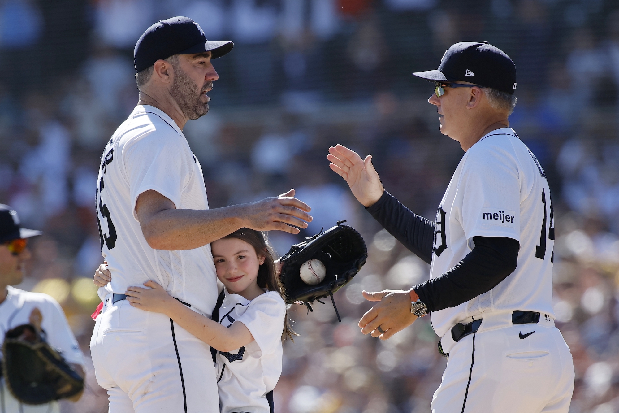 Tearful Farewell: Verlander's Heartwarming Final Game Moment