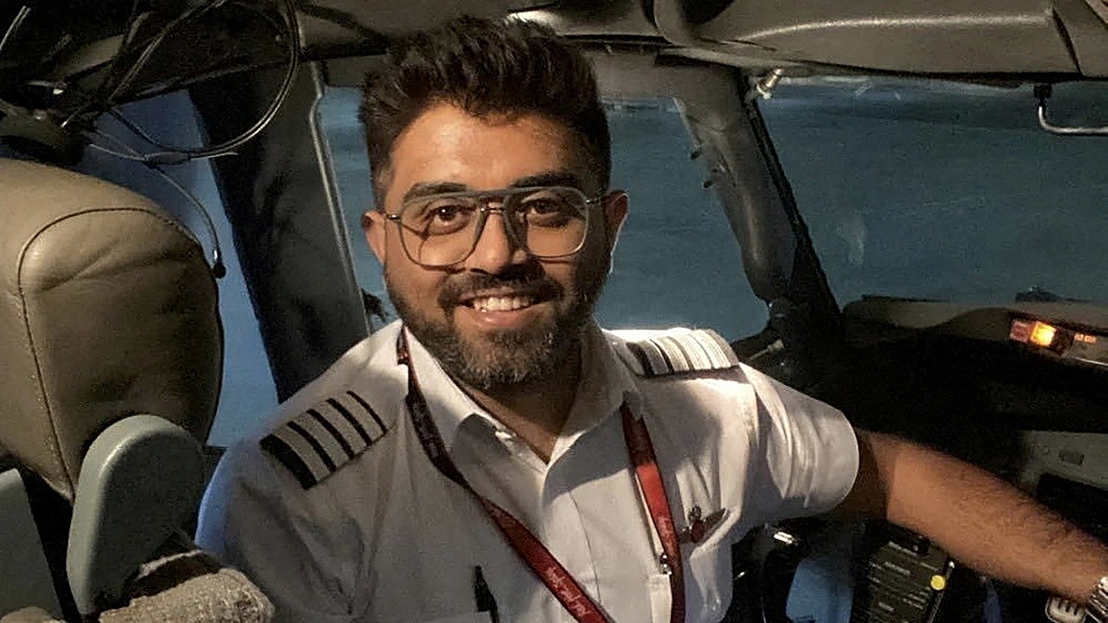 Terrifying Cockpit Struggle: How a Pilot's Last Stand Saved Lives