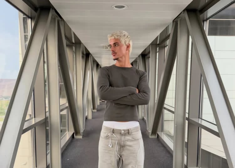 Londrimi's Unexpected Airport Moment: What Everyone's Talking About